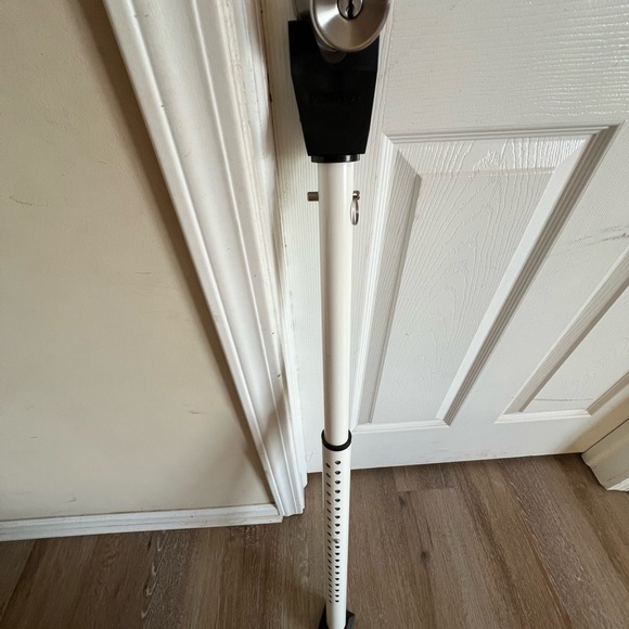 Master lock adjustable door security bar. - Picture 1 of 8
